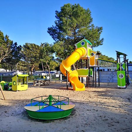 Готель Camping Le Clos Des Pins Сен-Ілер-де-Р'єз Екстер'єр фото